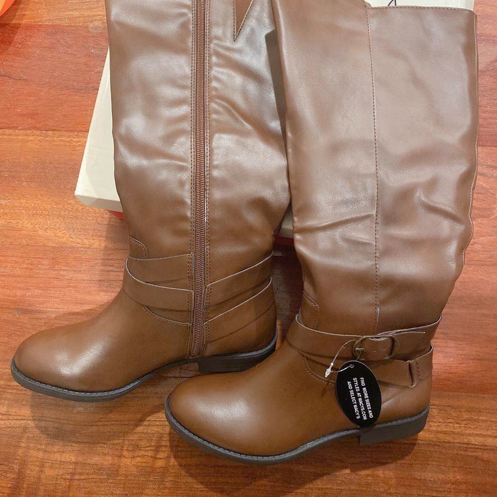 Boots - Picture 2 of 4